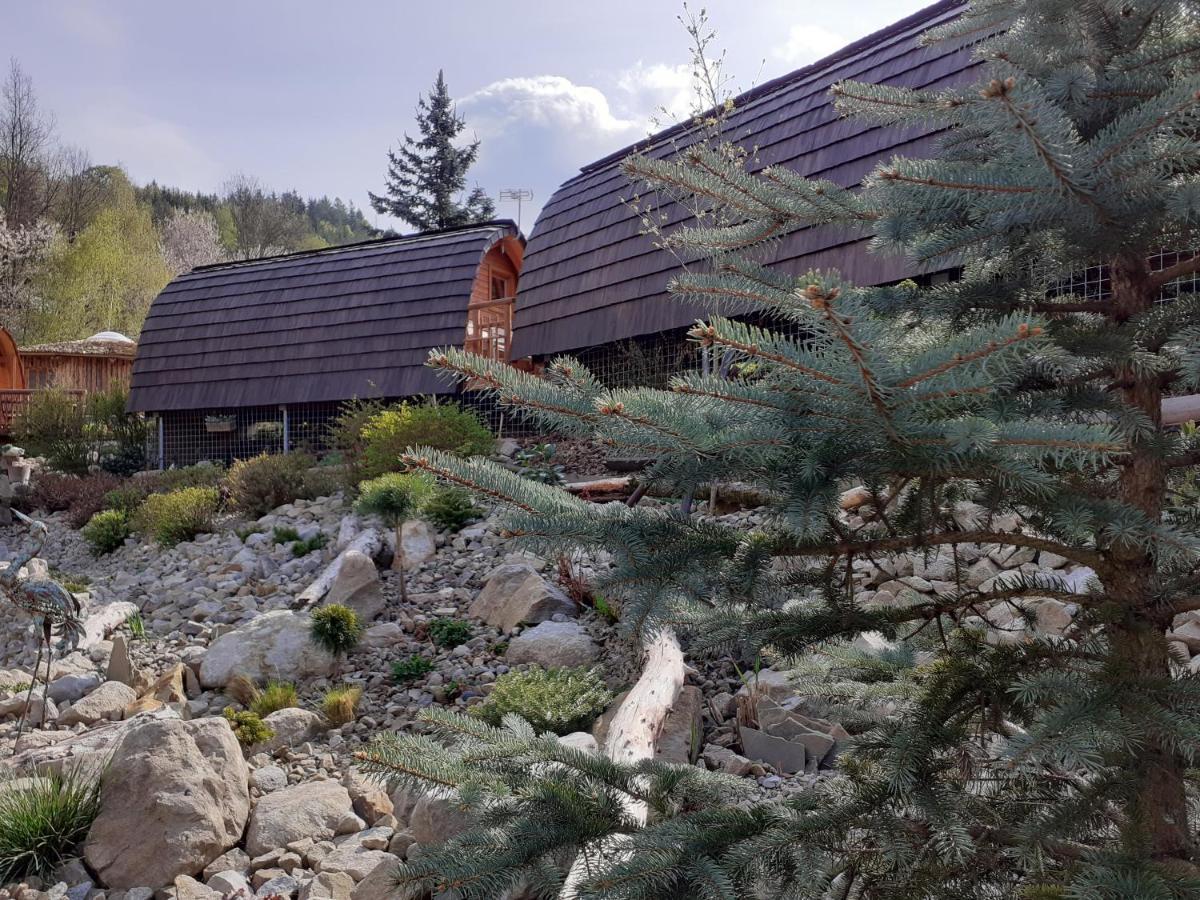 Penzion V Hluboké a Department Glamp Vsetín Esterno foto
